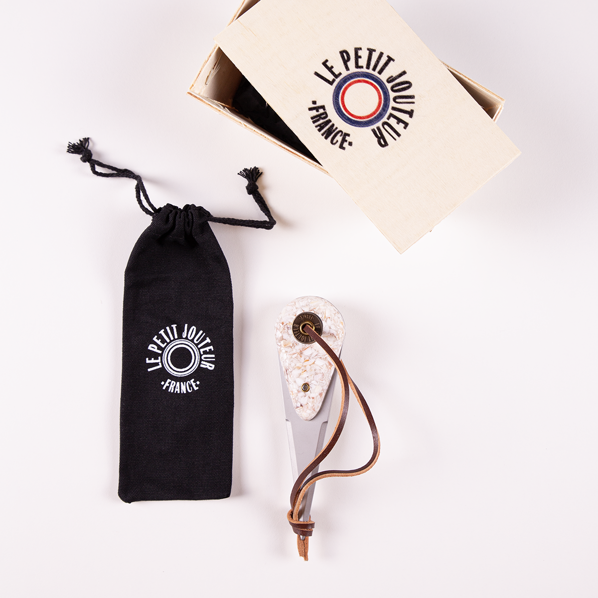 Couteau à huîtres avec manche en coquilles Saint-Jacques recyclées