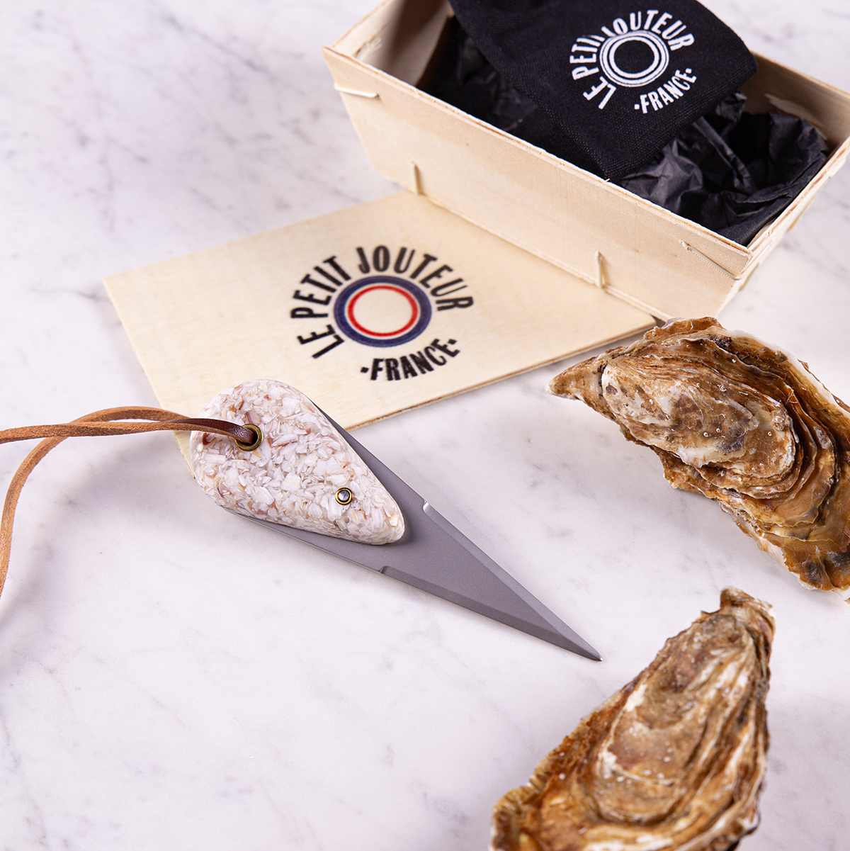 Couteau à huîtres avec manche en coquilles Saint-Jacques recyclées